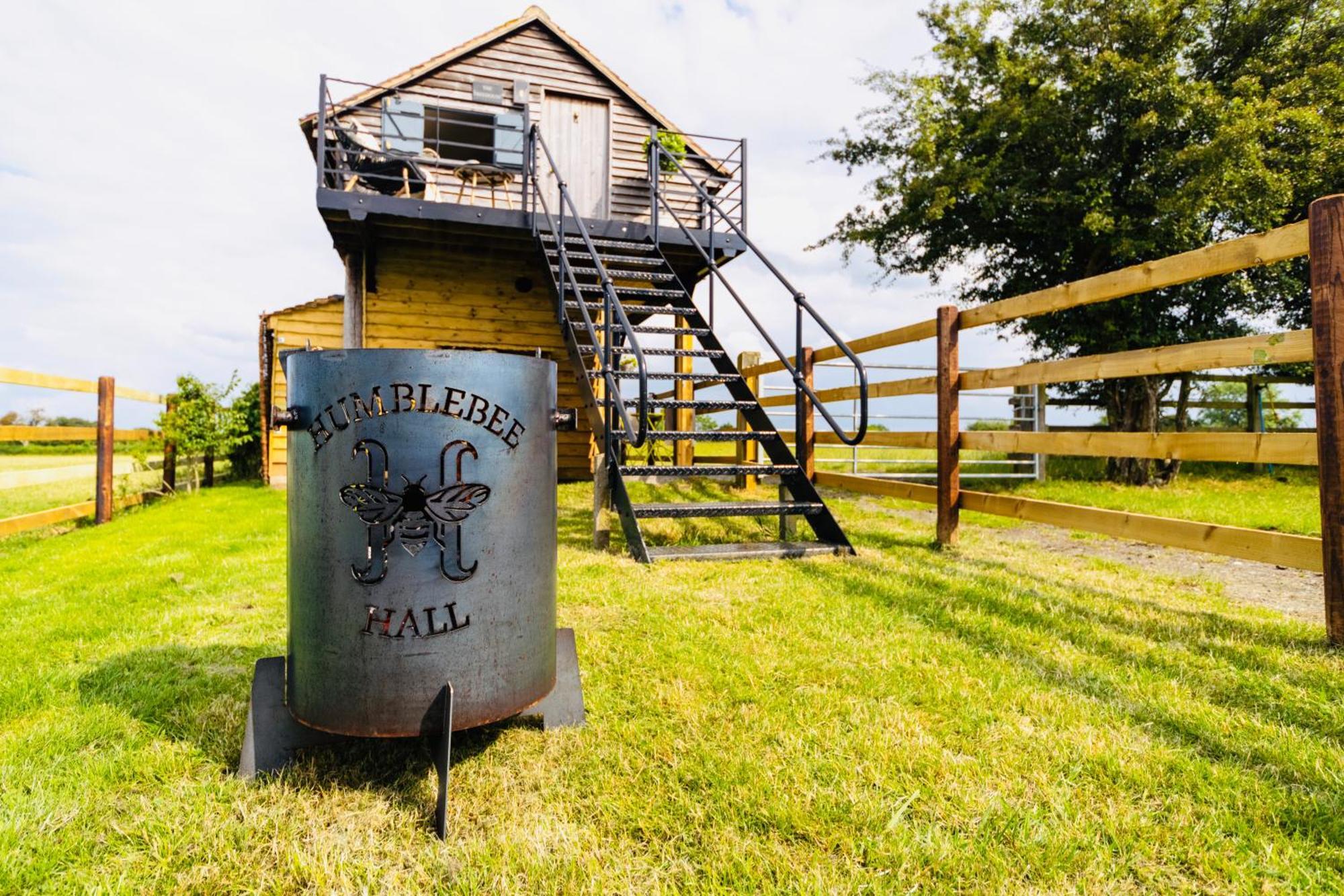 The Treehouse At Humblebee Hall Worcester Ngoại thất bức ảnh